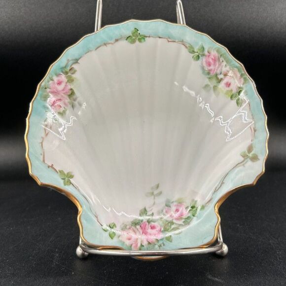 Porcelain Scallop Shell Trinket Dish  5 1/4"W x 5 1/4 Dx 1"H, Hand Painted - Picture 1 of 6